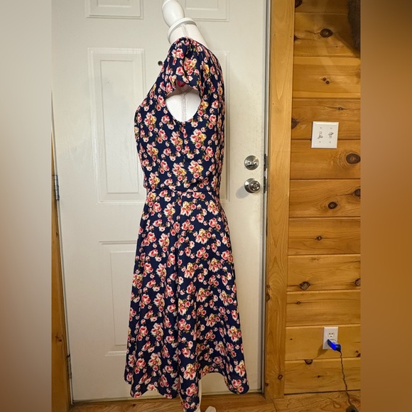 Betsey Johnson Lined Navy Floral V-Neck Midi Dress size 6 - Picture 3 of 14